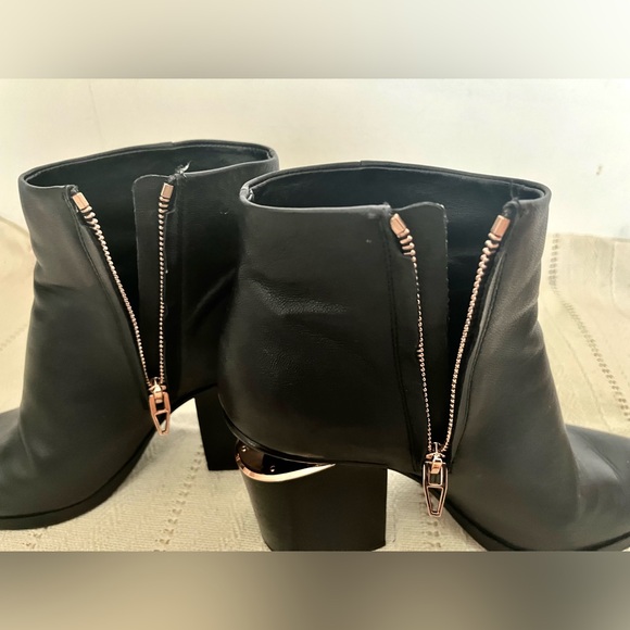 Alexander Wang Ankle Boot with Rose Gold Colored Cut-Out Heel EUR 38 US 7.5 - Picture 9 of 14